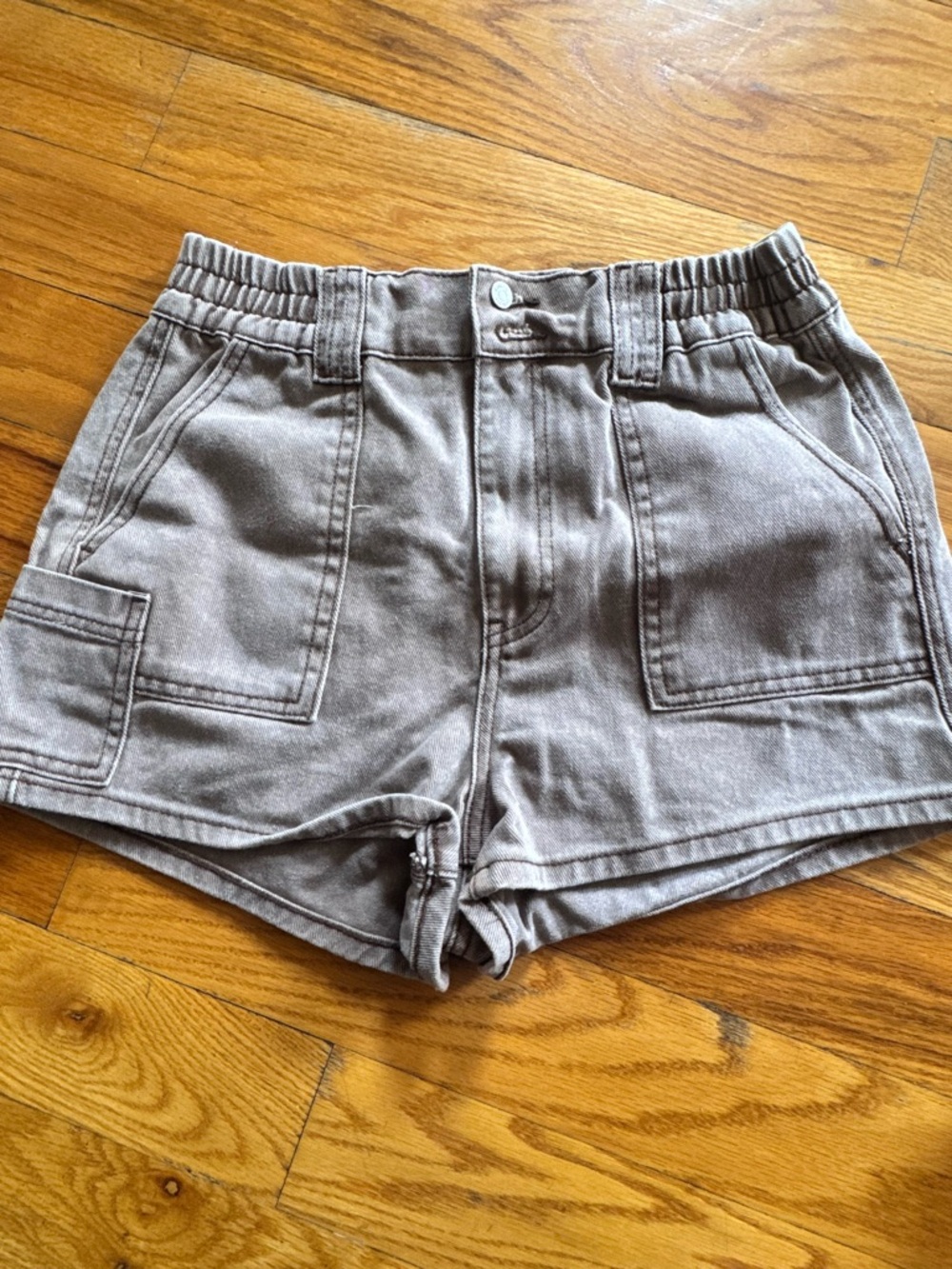 Casual Women’s Gray Elastic-Waist Utility Shorts